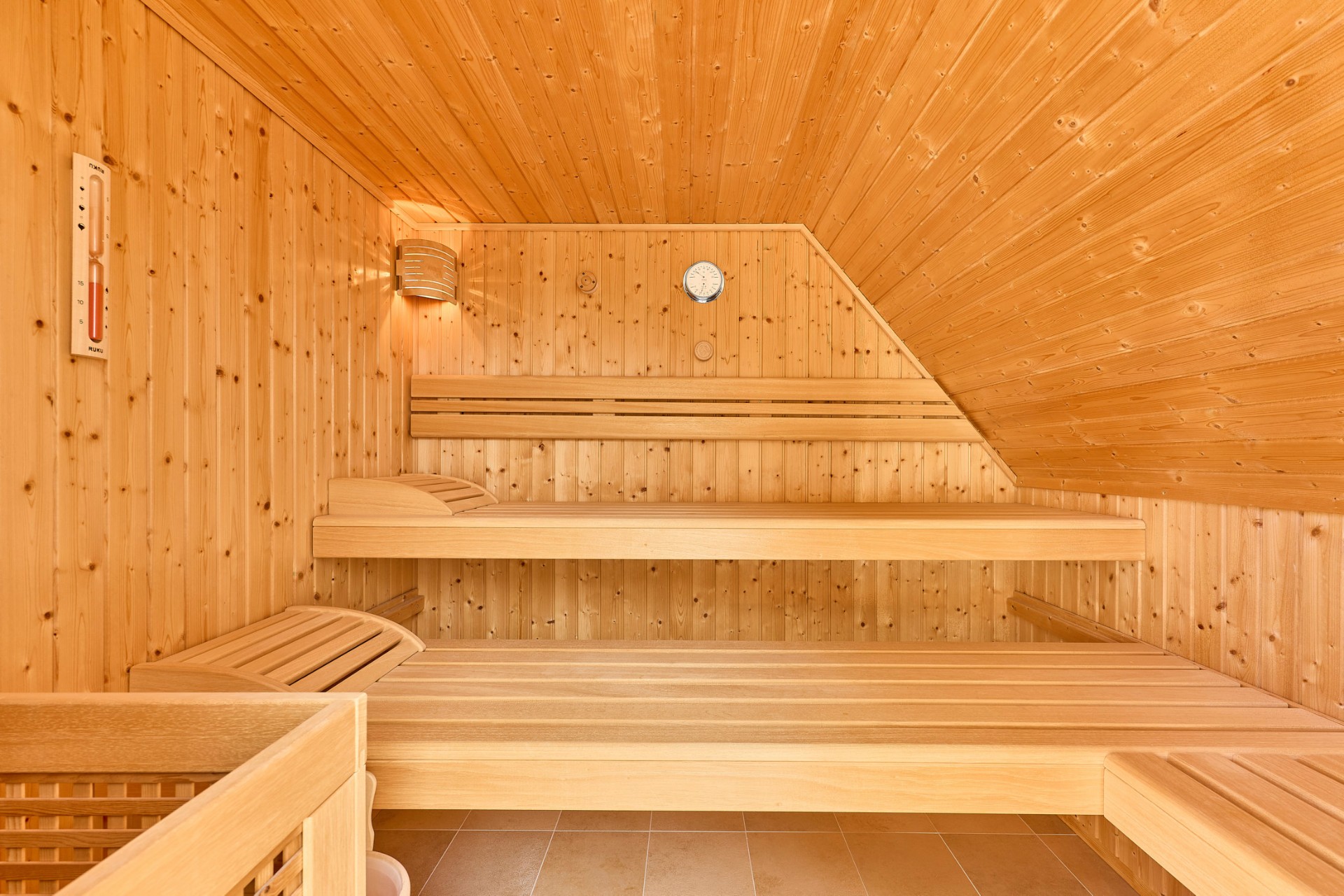 Sauna und Whirlpool
